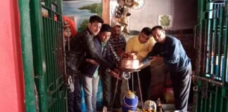 युवा कांग्रेस द्वारा पौड़ी के कंडोलिया मंदिर में किया गया जलाभिषेक