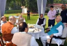 लालकृष्ण आडवाणी के जन्मदिवस पर पीएम मोदी, राजनाथ सिंह और अमित शाह पहुंचे बधाई देने PM Modi and Amit Shah arrived to congratulate LK Advani