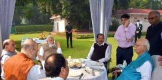 लालकृष्ण आडवाणी के जन्मदिवस पर पीएम मोदी, राजनाथ सिंह और अमित शाह पहुंचे बधाई देने PM Modi and Amit Shah arrived to congratulate LK Advani