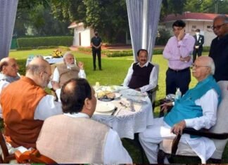 लालकृष्ण आडवाणी के जन्मदिवस पर पीएम मोदी, राजनाथ सिंह और अमित शाह पहुंचे बधाई देने PM Modi and Amit Shah arrived to congratulate LK Advani