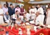 मुख्यमंत्री धामी ने जैन मन्दिर में जैनाचार्य सागर सूर्य जी महाराज से शिष्टाचार भेंटकर लिया आशीर्वाद Sagar-Surya-Ji-Maharaj