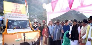 केन्द्रीय रक्षा मंत्री एवं मुख्यमंत्री ने मूनाकोट, पिथौरागढ़ में किया शहीद सम्मान यात्रा का शुभारम्भ, शहीदों के परिजनों को किया सम्मानित Shaheed-Samman-Yatra