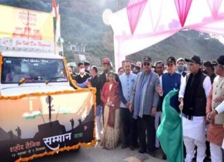 केन्द्रीय रक्षा मंत्री एवं मुख्यमंत्री ने मूनाकोट, पिथौरागढ़ में किया शहीद सम्मान यात्रा का शुभारम्भ, शहीदों के परिजनों को किया सम्मानित Shaheed-Samman-Yatra