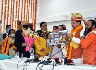देवस्थानम बोर्ड भंग करने की घोषणा के बाद तीर्थ पुरोहितों ने मुख्यमंत्री से भेंटकर किया आभार व्यक्त