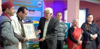 डॉ. अशोक कुमार बडोनी को मिला प्रथम “शिवदर्शन सिंह नेगी स्मृति आखर विज्ञान शिक्षक सम्मान akhar-samman
