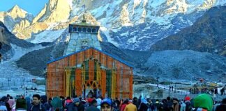 चारधाम यात्रा 2021: शीतकाल के लिए बंद हुए केदारनाथ धाम के कपाट, बड़ी संख्या में उमड़े श्रद्धालु गर्भगृह