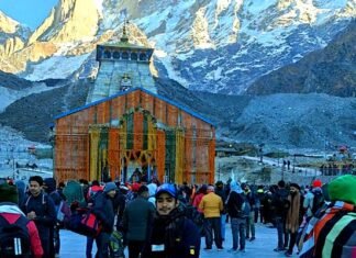 चारधाम यात्रा 2021: शीतकाल के लिए बंद हुए केदारनाथ धाम के कपाट, बड़ी संख्या में उमड़े श्रद्धालु गर्भगृह