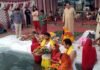 छठ महापर्व : व्रतियों ने डूबते हुए सूर्य को दिया अर्घ्य, घाटों पर उमड़ी भीड़, लोकगीतों से गुंजायमान हुए ग्रेनो घाट