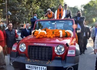 यूपी से परिसंपत्तियों के मसले सुलझाकर देहरादून लौटे सीएम धामी, कार्यकर्ताओं ने किया जोरदार स्वागत