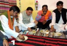 मुख्यमंत्री धामी ने अपने पुराने दलित मित्र एवं कार्यकर्ता के घर पहुंचकर किया भोजन Dalit friend and worker
