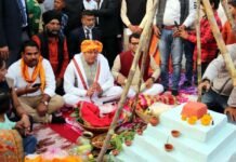 छठ पूजा कार्यक्रम में शामिल हुए मुख्यमंत्री पुष्कर सिंह धामी