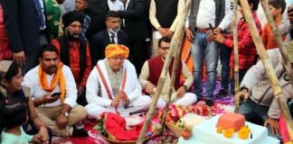 छठ पूजा कार्यक्रम में शामिल हुए मुख्यमंत्री पुष्कर सिंह धामी