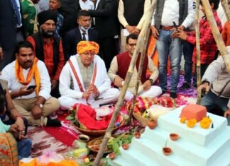 छठ पूजा कार्यक्रम में शामिल हुए मुख्यमंत्री पुष्कर सिंह धामी