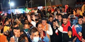 लोक पर्व इगास (बूढ़ी दीपावली) कार्यक्रम में देर रात शामिल हुए मुख्यमंत्री पुष्कर सिंह धामी