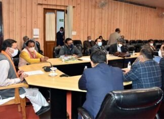 उत्तराखंड : नए वैरिएंट ओमिक्रोन के सम्भावित खतरे को देखते हुए सीएम धामी ने कोविड टेस्टिंग को बढ़ाये जाने के दिए निर्देश cm-dhami-meeting