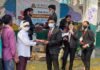 पिछड़ी बस्तियों में जाकर गरीबों के साथ मनाई दिवाली