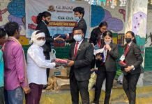 पिछड़ी बस्तियों में जाकर गरीबों के साथ मनाई दिवाली