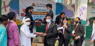 पिछड़ी बस्तियों में जाकर गरीबों के साथ मनाई दिवाली