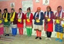 बैकुंठ चतुर्दर्शी पर्व पर थानेश्वर महादेव मंदिर में पांच निःसन्तान दम्पतियों ने किया खड़ दिया अनुष्ठान