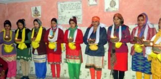 बैकुंठ चतुर्दर्शी पर्व पर थानेश्वर महादेव मंदिर में पांच निःसन्तान दम्पतियों ने किया खड़ दिया अनुष्ठान
