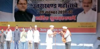 राज्य स्थापना दिवस पर पौड़ी जनपद पुलिस ने नुक्कड़ नाटक के माध्यम से नशे के खिलाफ आमजन को किया जागरूक nukkad-natak