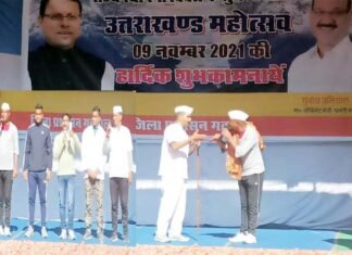 राज्य स्थापना दिवस पर पौड़ी जनपद पुलिस ने नुक्कड़ नाटक के माध्यम से नशे के खिलाफ आमजन को किया जागरूक nukkad-natak