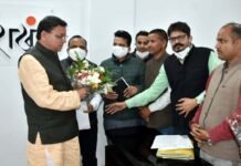 मुख्यमंत्री पुष्कर सिंह धामी से मिले राष्ट्रीय पुरानी पेंशन बहाली मोर्चा के प्रतिनिधि, सौंपा ज्ञापन Representatives of National Old Pension Restoration Morcha met cm dhami