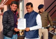 सांसद अनिल बलूनी का संयुक्त मोर्चा के सदस्यों से वादा, पुरानी पेंशन के विषय पर प्रधानमंत्री से शीघ्र करूंगा चर्चा। इगास पर 80 हज़ार कार्मिकों ने पुरानी पेंशन के लिए जलाया दीपक 80 thousand personnel lit a lamp for old pension