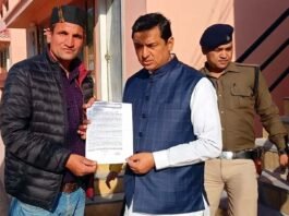 सांसद अनिल बलूनी का संयुक्त मोर्चा के सदस्यों से वादा, पुरानी पेंशन के विषय पर प्रधानमंत्री से शीघ्र करूंगा चर्चा। इगास पर 80 हज़ार कार्मिकों ने पुरानी पेंशन के लिए जलाया दीपक 80 thousand personnel lit a lamp for old pension