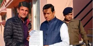 सांसद अनिल बलूनी का संयुक्त मोर्चा के सदस्यों से वादा, पुरानी पेंशन के विषय पर प्रधानमंत्री से शीघ्र करूंगा चर्चा। इगास पर 80 हज़ार कार्मिकों ने पुरानी पेंशन के लिए जलाया दीपक 80 thousand personnel lit a lamp for old pension