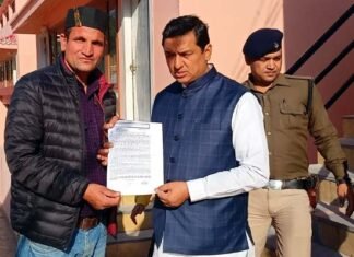 सांसद अनिल बलूनी का संयुक्त मोर्चा के सदस्यों से वादा, पुरानी पेंशन के विषय पर प्रधानमंत्री से शीघ्र करूंगा चर्चा। इगास पर 80 हज़ार कार्मिकों ने पुरानी पेंशन के लिए जलाया दीपक 80 thousand personnel lit a lamp for old pension