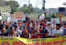 पुरानी पेंशन बहाली के लिए संयुक्त मोर्चा उत्तराखंड के कार्मिकों ने राजधानी देहरादून में भरी हुंकार, सीएम आवास किया कूच