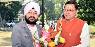 मुख्यमंत्री धामी से मिले गायक दलेर मेहंदी, हेमकुंड साहिब रोपवे निर्माण की योजना के लिये प्रधानमंत्री एवं मुख्यमंत्री का जताया आभार Singer Daler Mehndi met Chief Minister Dhami