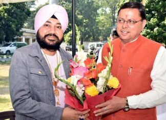 मुख्यमंत्री धामी से मिले गायक दलेर मेहंदी, हेमकुंड साहिब रोपवे निर्माण की योजना के लिये प्रधानमंत्री एवं मुख्यमंत्री का जताया आभार Singer Daler Mehndi met Chief Minister Dhami