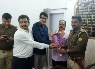अल्फा-2 RWA के नवनिर्वाचित पदाधिकारियों की टीम ने सेक्टर की सुरक्षा व्यवस्था को लेकर थाना बीटा-2 के थानाध्यक्ष से की मुलाकात rwa-alfa-2-greater-noida
