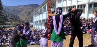 पौड़ी जनपद की महिला पुलिस द्वारा “नारी सशक्त देश सशक्त” की थीम पर स्कूलों/कॉलेजो में दिया जा रहा आत्मरक्षा का प्रशिक्षण