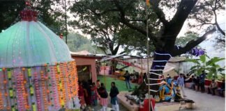 थानेश्वर महादेव मंदिर में होने वाले बैकुंठ चतुर्दशी मेले की तैयारियों को लेकर मंदिर समिति की बैठक