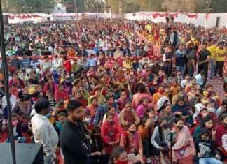 उत्तराखंडी महाकुंभ : दिल्ली के विनोद नगर (रास विहार मैदान) में उमड़ा जनसैलाब, नेगी के गीतों पर झूमे लोग uttarakhand-mahotsav