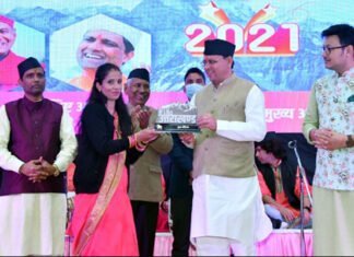 उत्तराखण्ड उमंगोत्सव कार्यक्रम में शामिल हुए मुख्यमंत्री धामी, नरेन्द्र सिंह नेगी तथा प्रीतम भरतवाण के साथ गाया बेडू पाको बारामासा-लोकगीत uttarakhand-umangotsav