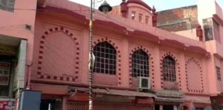 प्रधानमंत्री मोदी के दौरे से पहले वाराणसी की मस्जिद को गेरुआ रंग करने पर मुस्लिमों में रोष Ocher color to mosque of Varanasi