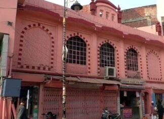 प्रधानमंत्री मोदी के दौरे से पहले वाराणसी की मस्जिद को गेरुआ रंग करने पर मुस्लिमों में रोष Ocher color to mosque of Varanasi