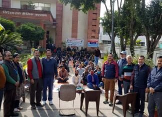 उत्तराखंड : पूर्व सैनिक कर्मचारियों का 21वें दिन भी कार्य बहिष्कार व धरना जारी Directorate of Sainik Welfare Dehradun