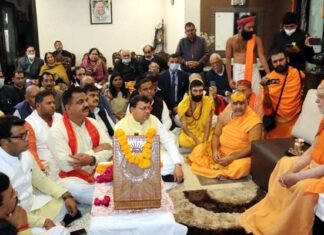 मुख्यमंत्री पुष्कर सिंह धामी ने शंकराचार्य स्वामी निश्चलानंद सरस्वती से की भेंट Shankaracharya Swami Nischalanand Saraswati