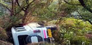 श्रीनगर : गंगा दर्शन मोड़ के नजदीक वाहन दुर्घटनाग्रस्त Bolero vehicle accident near Srinagar Ganga Darshan Mod, accident Srinagar Ganga Darshan Mod