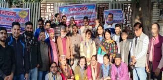 उत्तराखंड भू-कानून संघर्ष समिति द्वारा प्रदेश में सख्त भू-कानून की मांग को लेकर एक बार फिर आयुक्त कार्यालय के बाहर धरना प्रदर्शन bhu-kanoon-sangharsh-samiti