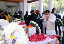 उत्तराखंड के मुख्यमंत्री पुष्कर सिंह धामी ने दिल्ली में सीडीएस जनरल बिपिन रावत को दी श्रद्धांजलि bipin-rawat-funeral