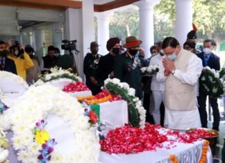 उत्तराखंड के मुख्यमंत्री पुष्कर सिंह धामी ने दिल्ली में सीडीएस जनरल बिपिन रावत को दी श्रद्धांजलि bipin-rawat-funeral