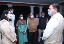 मुख्यमंत्री धामी ने स्व. जनरल बिपिन रावत के आवास पर उनके परिवार जनों से भेंट कर शोक संवेदना प्रकट की bipin-rawat-home