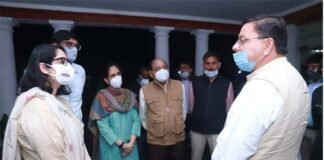 मुख्यमंत्री धामी ने स्व. जनरल बिपिन रावत के आवास पर उनके परिवार जनों से भेंट कर शोक संवेदना प्रकट की bipin-rawat-home