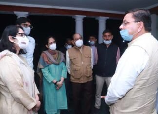 मुख्यमंत्री धामी ने स्व. जनरल बिपिन रावत के आवास पर उनके परिवार जनों से भेंट कर शोक संवेदना प्रकट की bipin-rawat-home